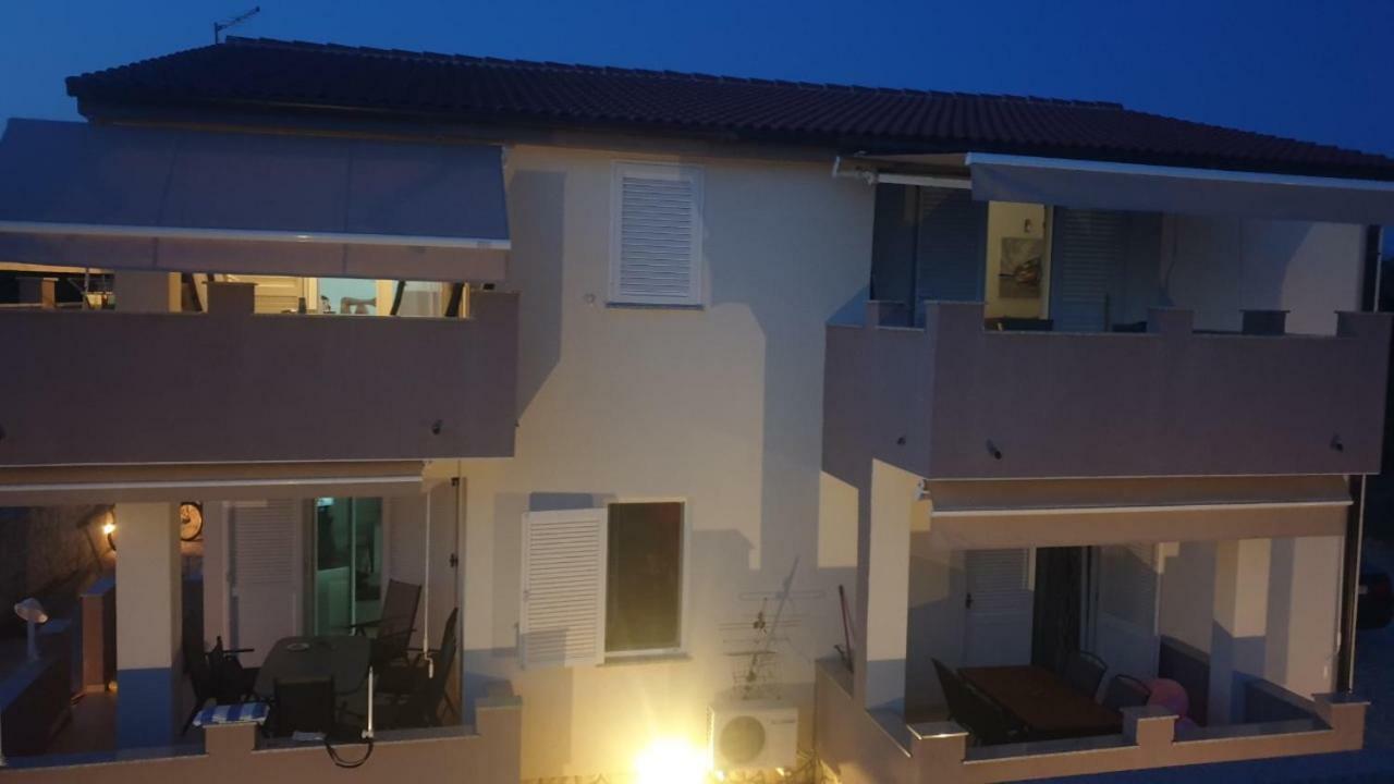 Korina Apartments Mandre Εξωτερικό φωτογραφία